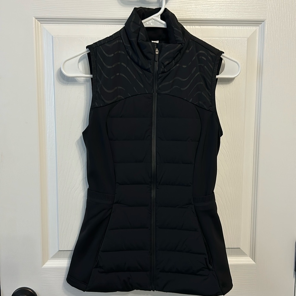 Lululemon Down for it all Reflective vest. Size 2. Black. Like new!